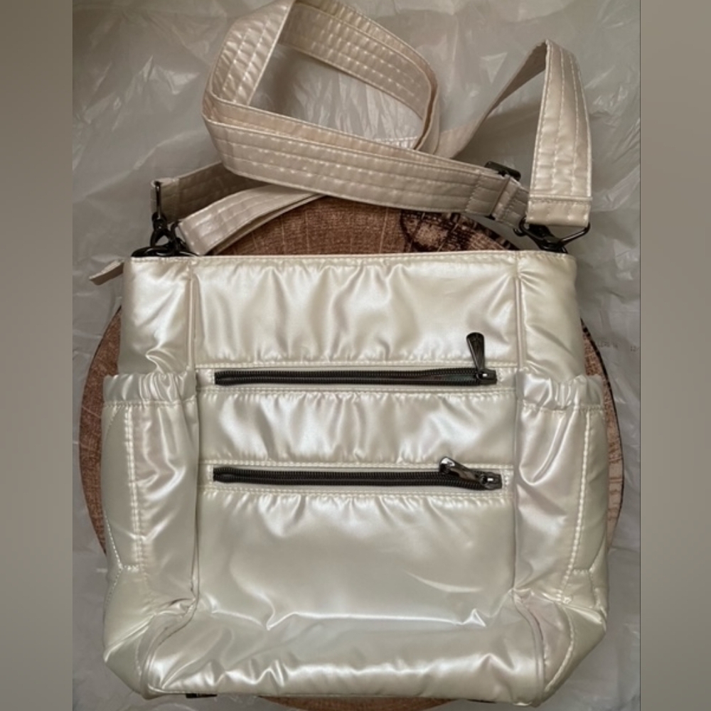 Lug Toss Metallic Diamond Quilted Crossbody Bag with Geometric Design - Picture 2 of 7